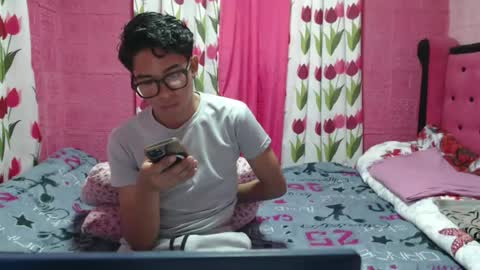 Snapshot of mrheartthief chatting on June 2026 01:35:01 PM mrheartthief online show from June 2026 01:35:01 PM