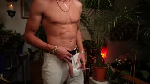 Snapshot of mrlong23cm chatting on September 2025 10:42:01 PM Mr Long online show from September 2025 10:42:01 PM