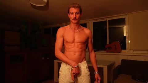 Snapshot of mrlong23cm chatting on November 2025 07:47:01 PM Mr Long online show from November 2025 07:47:01 PM