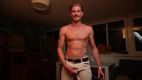 Snapshot of mrlong23cm chatting on November 2025 10:01:01 PM Mr Long online show from November 2025 10:01:01 PM