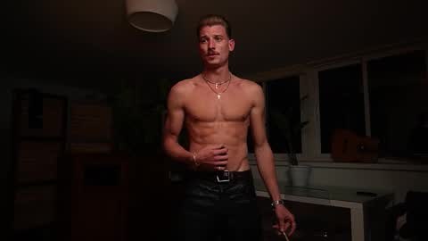 Snapshot of mrlong23cm chatting on November 2025 10:34:02 PM Mr Long online show from November 2025 10:34:02 PM