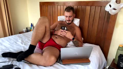 Snapshot of mrmaxiy chatting on April 2026 08:06:01 AM Max online show from April 2026 08:06:01 AM