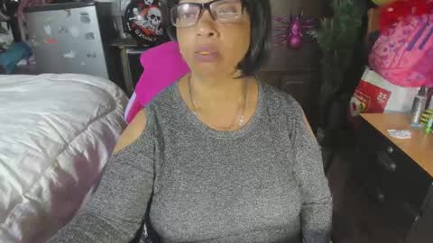 mrs_mommy online show from November 2025 08:19:01 PM