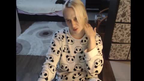 Sasha online show from November 2025 05:04:01 PM