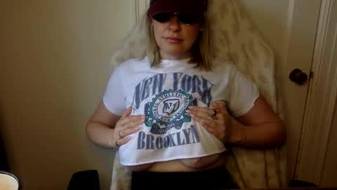 MrsPrissXO online show from April 2026 12:00:01 PM