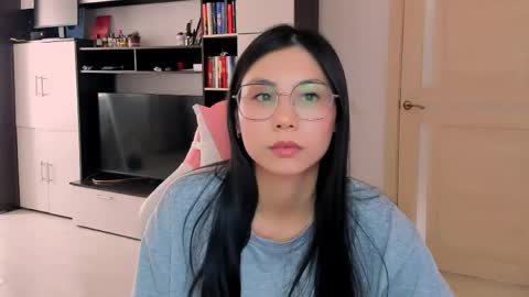 Snapshot of ms_emily_ chatting on May 2026 12:33:01 PM ms_emily_ online show from May 2026 12:33:01 PM