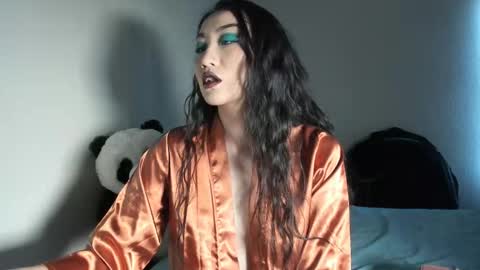 MsHebisBox online show from February 2025 04:00:01 PM