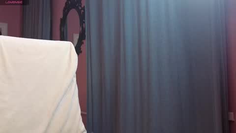 Snapshot of msmonte chatting on October 2025 12:28:01 PM Lina  Help me to reach 100 thumbs up  online show from October 2025 12:28:01 PM