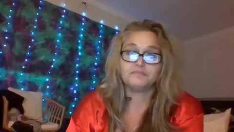Snapshot of msrobinsonshood chatting on November 2025 12:37:02 PM MissRobinson online show from November 2025 12:37:02 PM