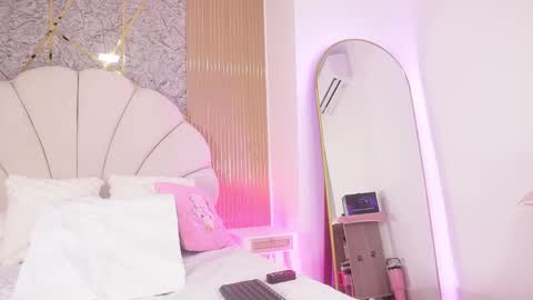 Manuela  online show from November 2025 03:15:01 AM