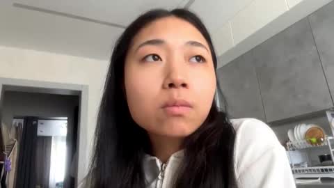 Mia online show from March 2026 03:36:01 AM