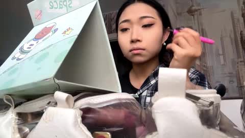 Mia online show from March 2026 03:43:01 AM