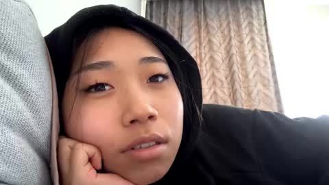 Mia online show from March 2026 03:44:01 AM