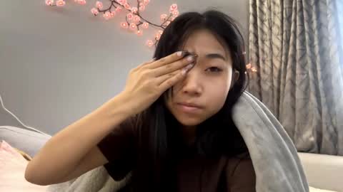 Mia online show from April 2026 10:11:02 PM