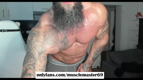 Snapshot of musclemaster69x chatting on May 2026 06:15:02 PM Musclemaster69 online show from May 2026 06:15:02 PM