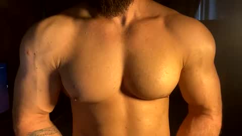 Snapshot of muscularjuggler chatting on May 2026 02:42:02 AM muscularjuggler online show from May 2026 02:42:02 AM