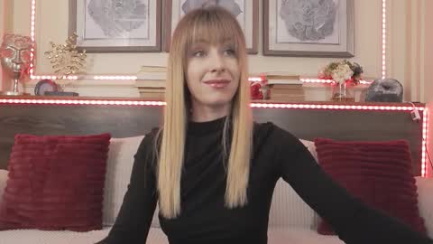 Luna  online show from March 2026 06:40:02 PM