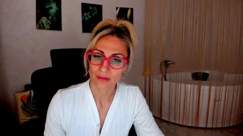 Snapshot of museofstage chatting on April 2026 06:10:01 PM Diana online show from April 2026 06:10:01 PM
