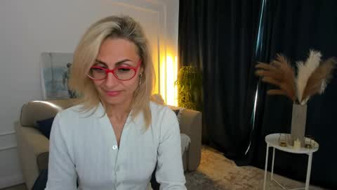 Snapshot of museofstage chatting on June 2026 02:33:01 PM Diana online show from June 2026 02:33:01 PM