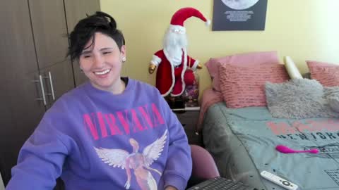 Snapshot of musicayluna chatting on December 2024 12:38:01 PM VALENTINA Luna online show from December 2024 12:38:01 PM