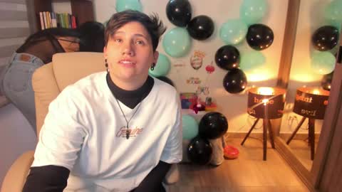 Snapshot of musicayluna chatting on March 2025 05:03:02 AM VALENTINA Luna online show from March 2025 05:03:02 AM