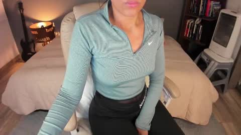 Snapshot of musicayluna chatting on September 2025 09:01:01 AM VALENTINA Luna online show from September 2025 09:01:01 AM