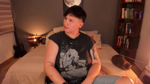 Snapshot of musicayluna chatting on October 2025 03:03:02 AM VALENTINA Luna online show from October 2025 03:03:02 AM