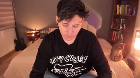 Snapshot of musicayluna chatting on October 2025 01:25:02 AM VALENTINA Luna online show from October 2025 01:25:02 AM