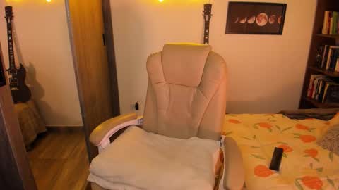 Snapshot of musicayluna chatting on October 2025 02:37:02 AM VALENTINA Luna online show from October 2025 02:37:02 AM