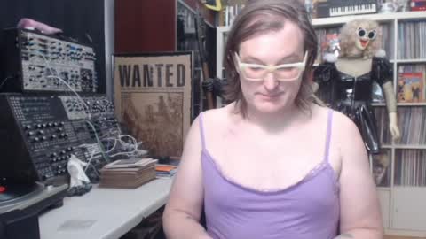 Snapshot of muziknerd chatting on March 2026 07:12:02 AM Muziknerd online show from March 2026 07:12:02 AM