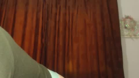     sara      i know you love me xoxox     online show from September 2025 12:52:01 PM