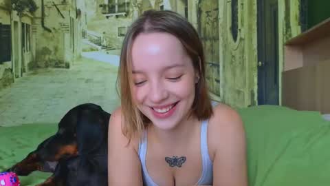 Snapshot of my_mia_ chatting on September 2025 09:00:02 AM MIA I will be here Monday Wednesday Thursday Saturday online show from September 2025 09:00:02 AM