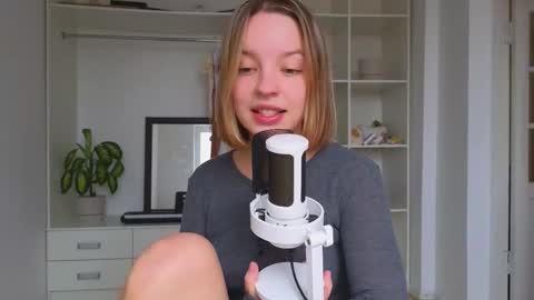 Snapshot of my_mia_ chatting on September 2025 08:41:02 AM MIA I will be here Monday Wednesday Thursday Saturday online show from September 2025 08:41:02 AM