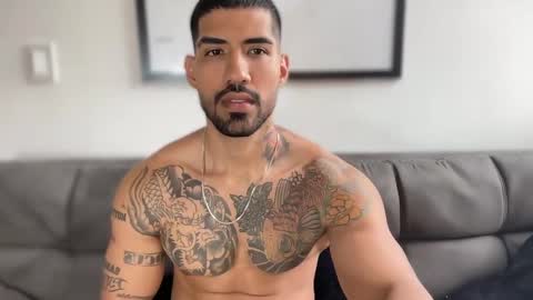 Snapshot of myke_esthetic chatting on February 2025 08:22:01 PM Myke esthetic online show from February 2025 08:22:01 PM