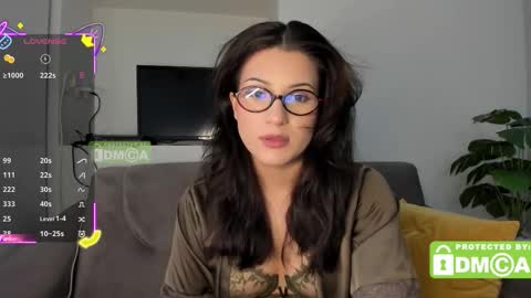 hey its Mel online show from October 2025 08:00:02 AM