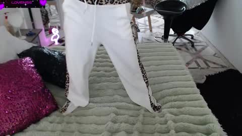 Myrna Sessions online show from March 2026 03:30:01 PM