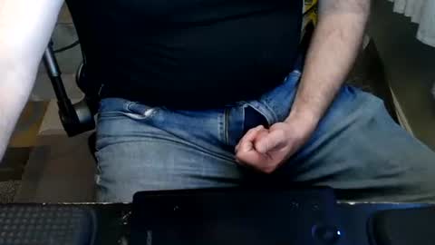 Just hanging out - No pressure online show from April 2026 01:05:02 AM