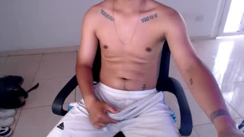Snapshot of mysteryboy_thin16 chatting on April 2026 09:23:01 PM mysteryboy_thin16 online show from April 2026 09:23:01 PM