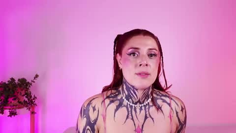 Snapshot of mystikdollx chatting on May 2026 04:42:01 AM Misteika online show from May 2026 04:42:01 AM