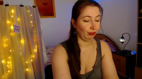 Snapshot of mystydew chatting on May 2026 11:37:02 AM MystyDew online show from May 2026 11:37:02 AM