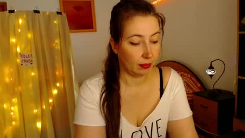 Snapshot of mystydew chatting on May 2026 11:38:01 AM MystyDew online show from May 2026 11:38:01 AM