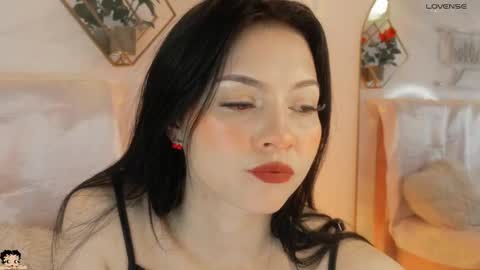 naamah_b online show from September 2025 02:39:02 PM