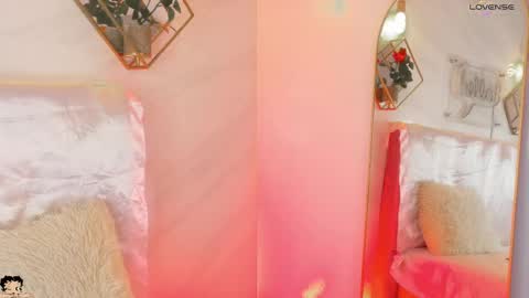 naamah_b online show from September 2025 02:30:01 PM