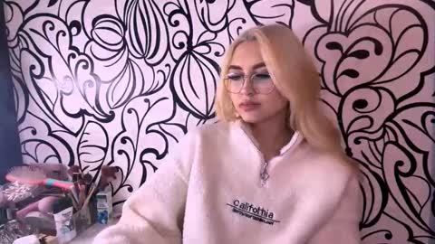 Snapshot of nadiaknake chatting on February 2026 08:45:01 PM Katrin online show from February 2026 08:45:01 PM