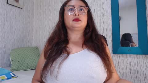 Snapshot of nadiawhite_ chatting on December 2024 10:44:02 AM Nadia online show from December 2024 10:44:02 AM