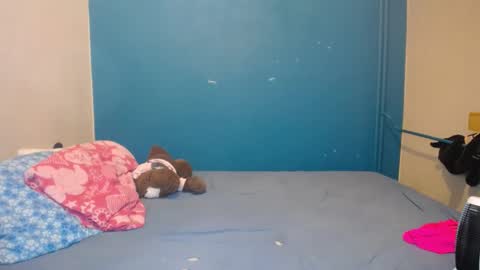 nadinnnea online show from March 2025 06:43:02 PM