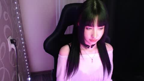 Naemi online show from December 2025 11:49:02 AM