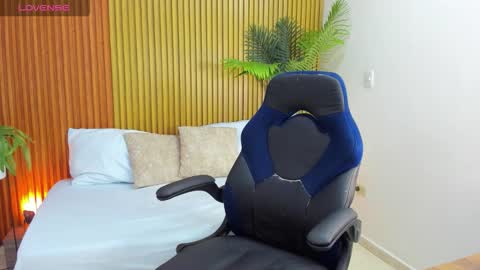 N A H I A online show from October 2025 12:26:02 PM