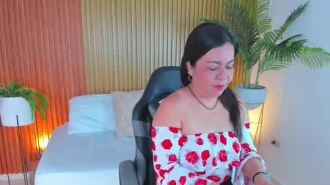 N A H I A online show from November 2025 12:05:02 PM