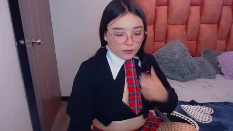 nahia cute     only   online show from February 2026 04:16:02 PM